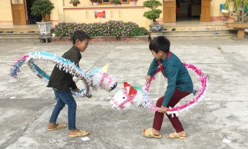 Lưu giữ phong tục múa ngựa giấy của người Nùng Dín